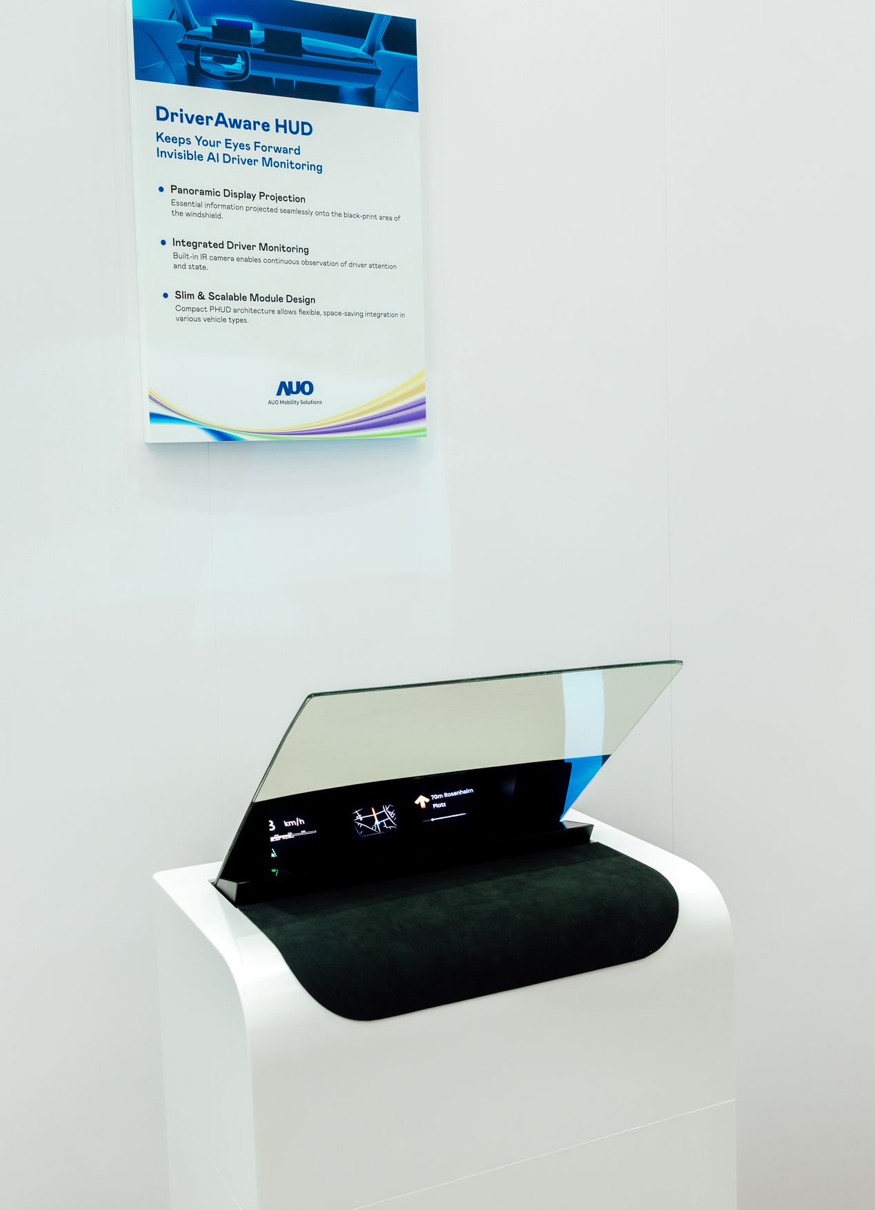 DriverAware HUD结合抬头显示器与隐藏式红外线摄影机，将车速、导航及警示讯息投影于挡风玻璃上，完美对齐驾驶目不离路的视线，同时，透过AI 监控驾驶注意力以提升安全性。